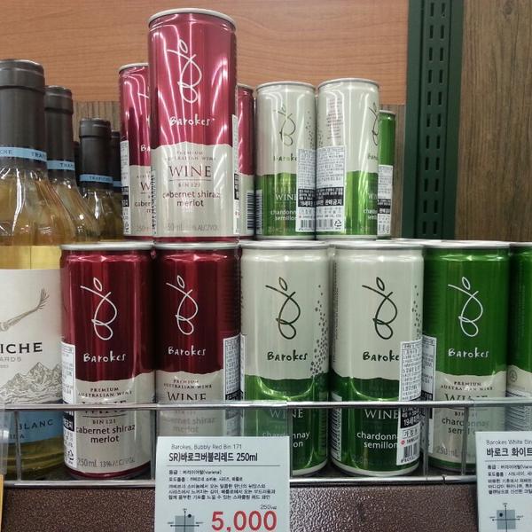 Photo taken at 이마트 (E-Mart) by Anna P. on 11/22/2013-济州西归浦市9209易买得超市 Photo taken at 이마트 (E-Mart) by Anna P. on 11/22/2013