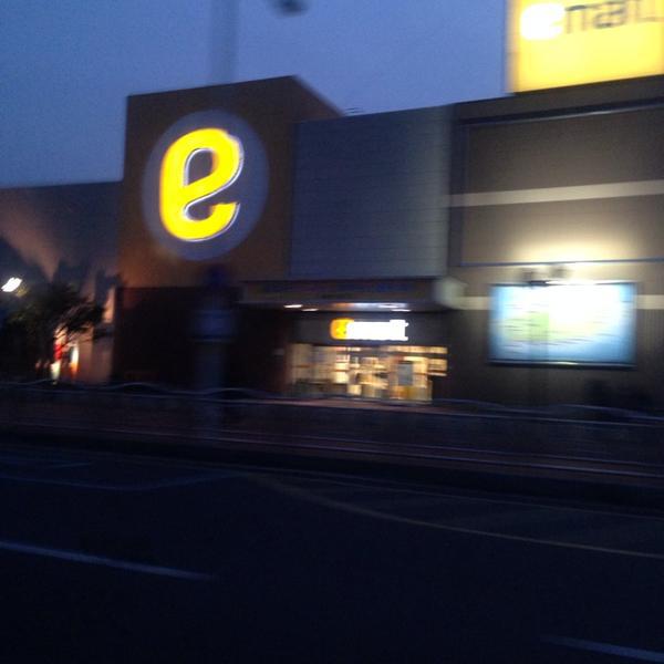 Photo taken at 이마트 (E-Mart) by koiko on 1/3/2014-济州西归浦市9209易买得超市 Photo taken at 이마트 (E-Mart) by koiko on 1/3/2014