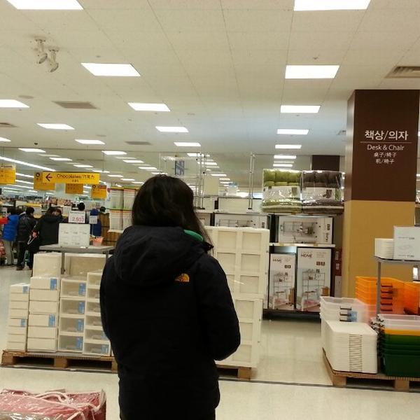 Photo taken at 이마트 (E-Mart) by SINA L. on 1/21/2014-济州西归浦市9209易买得超市 Photo taken at 이마트 (E-Mart) by SINA L. on 1/21/2014