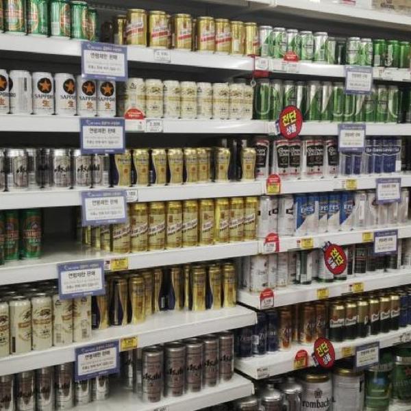 Photo taken at 홈플러스 / Home plus by Albert O. on 8/13/2013