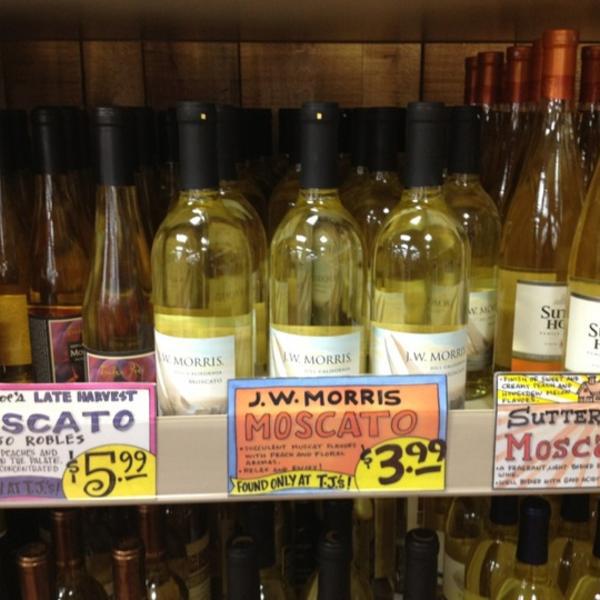 Photo taken at Trader Joe's by Dawn D. on 3/25/2012-密歇根州罗亚尔奥克伍德沃德大道27880号 Photo taken at Trader Joe's by Dawn D. on 3/25/2012