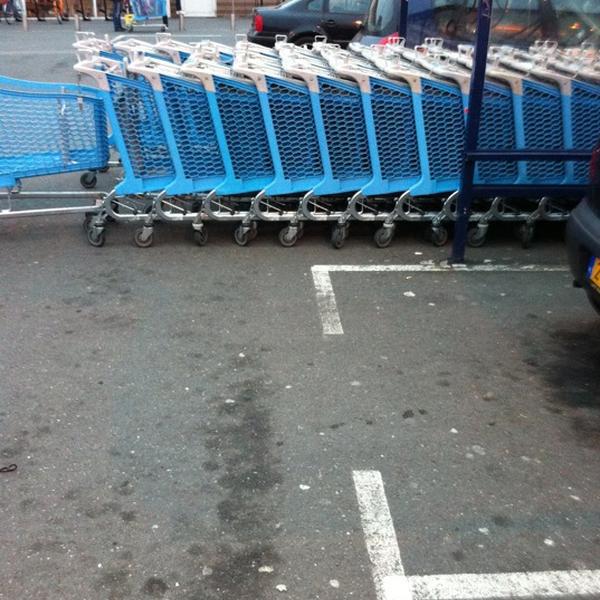 Photo taken at Albert Heijn XL by Sander v. on 3/1/2012-荷兰北布拉班特省蒂尔堡简海因斯街10号 Photo taken at Albert Heijn XL by Sander v. on 3/1/2012