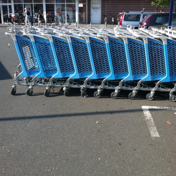 Photo taken at Albert Heijn XL by Sander v. on 5/24/2012-荷兰北布拉班特省蒂尔堡简海因斯街10号 Photo taken at Albert Heijn XL by Sander v. on 5/24/2012