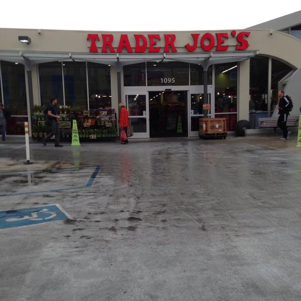 Photo taken at Trader Joe's by Tonya M. on 6/25/2013-加尼福尼亚旧金山海德街1095(在加州街) Photo taken at Trader Joe's by Tonya M. on 6/25/2013