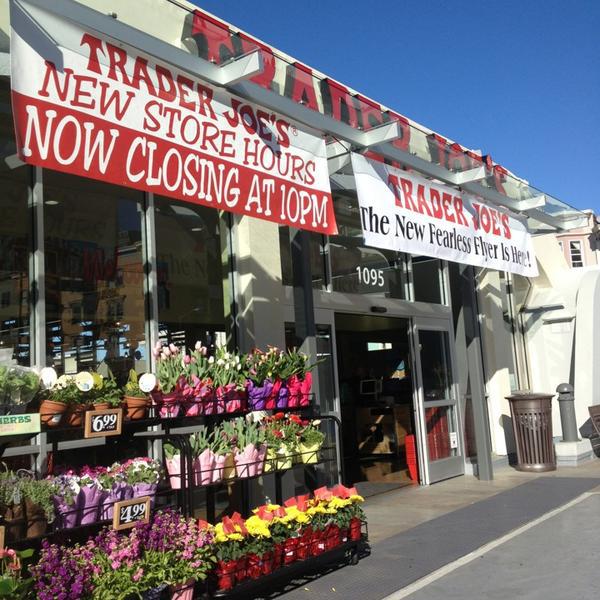 Photo taken at Trader Joe's by Kira on 2/9/2013-加尼福尼亚旧金山海德街1095(在加州街) Photo taken at Trader Joe's by Kira on 2/9/2013