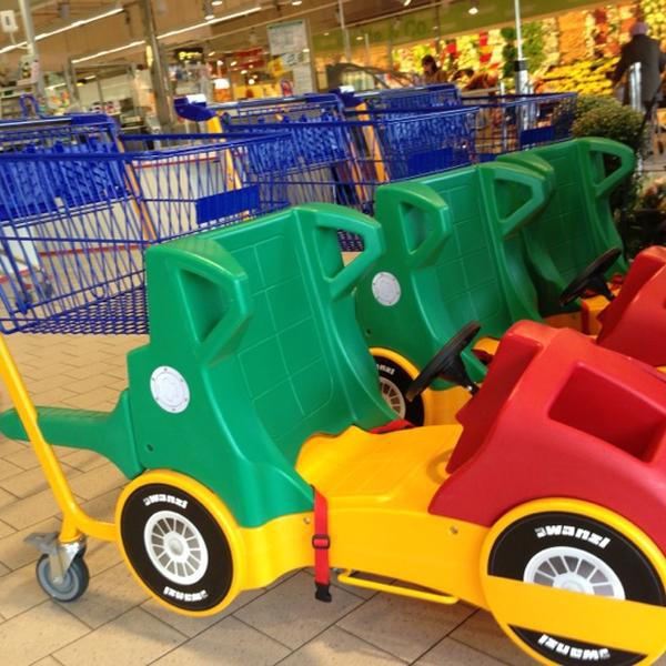 Photo taken at EDEKA center Struve by Jannik B. on 9/29/2012-德国汉堡市布拉姆主干道78 Photo taken at EDEKA center Struve by Jannik B. on 9/29/2012