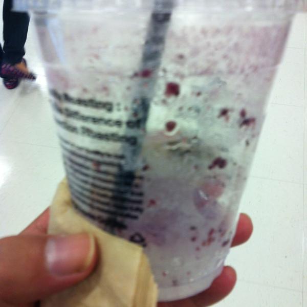 Photo taken at 롯데마트 (LOTTE Mart) by Hyungjun J. on 9/18/2013