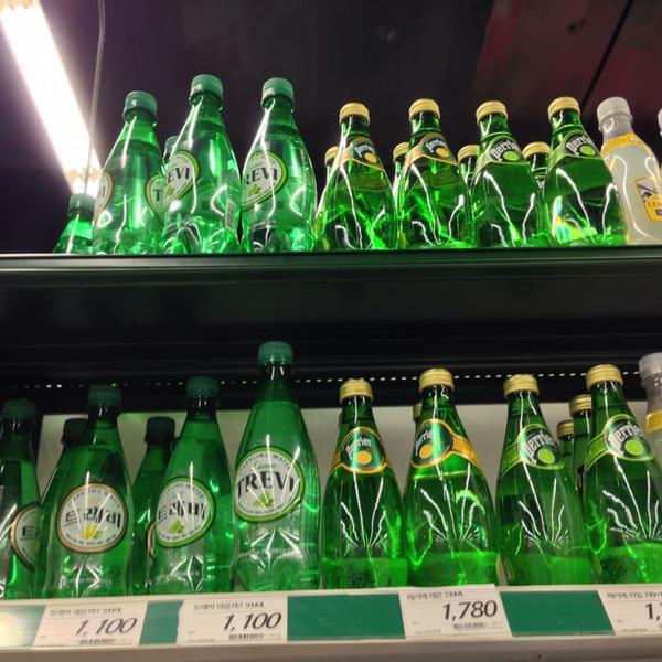 Photo taken at 롯데마트 (LOTTE Mart) by zZenie on 8/12/2014