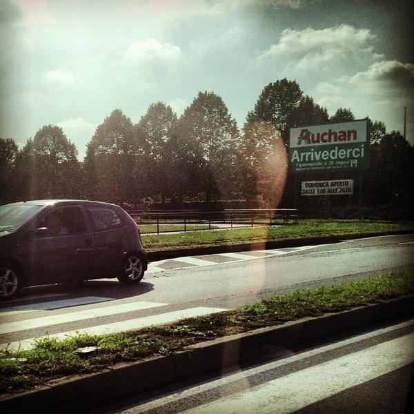 Photo taken at Centro Commerciale Auchan by Camilla -意大利伦巴第维莫德罗内11号国际公路上行229公里 Photo taken at Centro Commerciale Auchan by Camilla