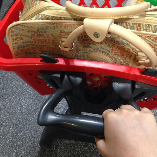 Photo taken at Carrefour by Наталья Д. on 6/21/2014-法国巴黎罗什舒阿尔大道63号 Photo taken at Carrefour by Наталья Д. on 6/21/2014