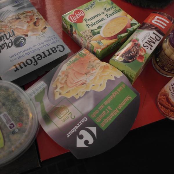 Photo taken at Carrefour by bins on 12/3/2014-法国巴黎罗什舒阿尔大道63号 Photo taken at Carrefour by bins on 12/3/2014