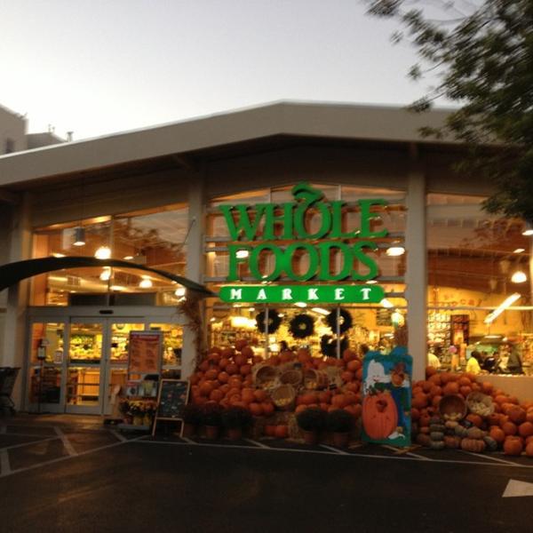 Photo taken at Whole Foods Market by Fernando C. on 10/17/2012-加尼福尼亚旧金山第24街3950(桑切斯和野老街之间) Photo taken at Whole Foods Market by Fernando C. on 10/17/2012