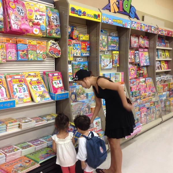 Photo taken at 홈플러스 (Home plus) by Sewon P. on 8/5/2013-首尔市城北区花郞路76号(月谷店) Photo taken at 홈플러스 (Home plus) by Sewon P. on 8/5/2013