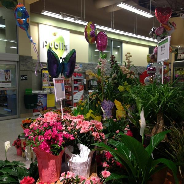 Photo taken at Publix by Cynthia S. on 4/9/2013