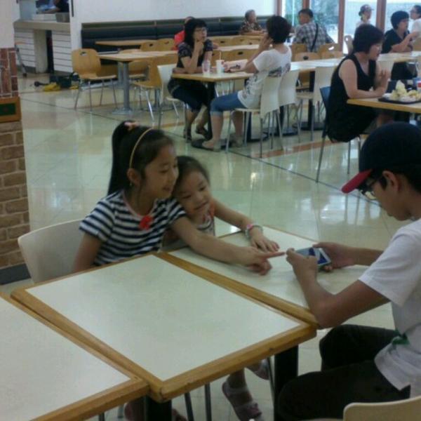 Photo taken at 이마트 (e-mart) by Youngseok D. on 7/27/2012