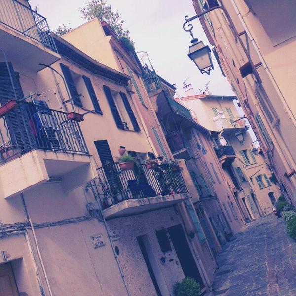 Photo taken at Monoprix by belit on 7/25/2012-法国昂蒂布戴高乐广场 Photo taken at Monoprix by belit on 7/25/2012