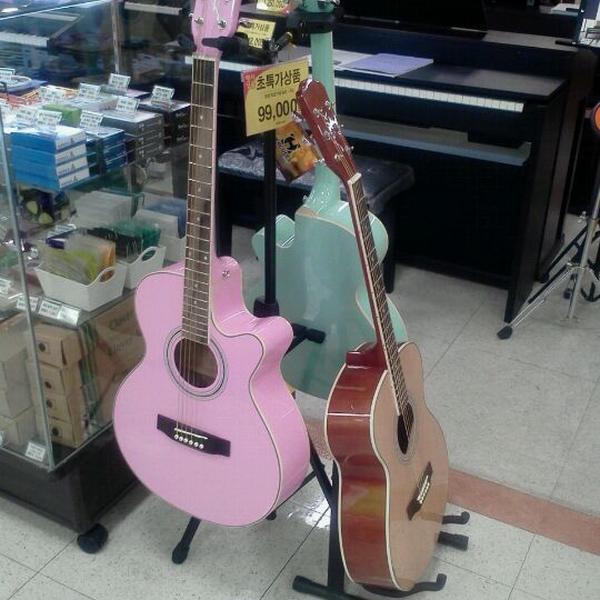 Photo taken at 홈플러스 / Home Plus by Karen K. on 6/4/2012-大田西区107 Photo taken at 홈플러스 / Home Plus by Karen K. on 6/4/2012