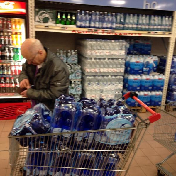 Photo taken at Bennet by Suly A. on 3/31/2014-意大利伦巴第蒙塔诺卢奇诺恩佐拉蒂路2号 Photo taken at Bennet by Suly A. on 3/31/2014