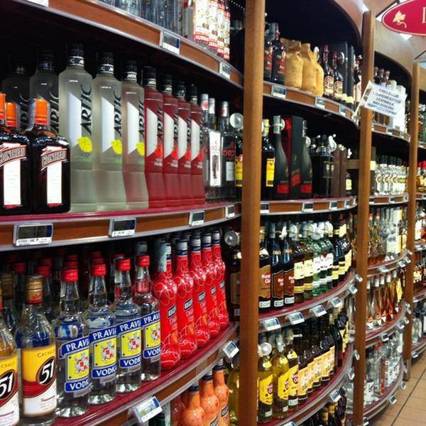 Photo taken at Bennet by Charida W. on 4/16/2012-意大利伦巴第蒙塔诺卢奇诺恩佐拉蒂路2号 Photo taken at Bennet by Charida W. on 4/16/2012