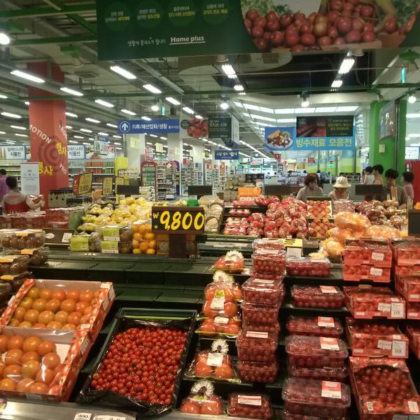 Photo taken at 홈플러스 (Home plus) by Kyutae T. on 6/30/2013-首尔市永登浦区堂山路42号 Photo taken at 홈플러스 (Home plus) by Kyutae T. on 6/30/2013