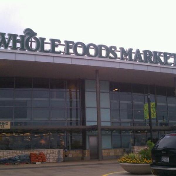 Photo taken at Whole Foods Market by Chris on 8/14/2011-德克萨斯州达拉斯科技公园8190(在格林维尔大道) Photo taken at Whole Foods Market by Chris on 8/14/2011
