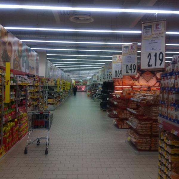 Photo taken at Kaufland by Gabriel E. on 8/16/2011-德国柏林喷泉大道105 Photo taken at Kaufland by Gabriel E. on 8/16/2011