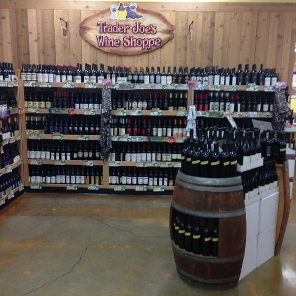 Trader Joe's乔氏连锁斯托克顿店 加利福尼亚州阿拉米达公园街邵氏路南2217号