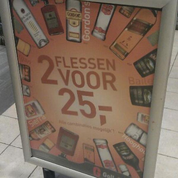 Photo taken at Gall & Gall by Dick d. on 9/3/2011-荷兰乌特勒支马森比森斯朴购物中心 Photo taken at Gall & Gall by Dick d. on 9/3/2011