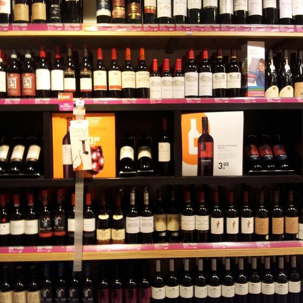 Photo taken at Gall & Gall by Dick d. on 4/20/2013-荷兰乌特勒支马森比森斯朴购物中心 Photo taken at Gall & Gall by Dick d. on 4/20/2013