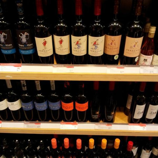 Photo taken at Gall & Gall by Dick d. on 9/1/2012-荷兰乌特勒支马森比森斯朴购物中心 Photo taken at Gall & Gall by Dick d. on 9/1/2012