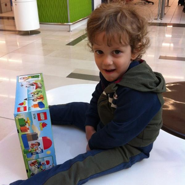 Photo taken at Bennet Sedriano Shopping Center by Astro G. on 4/24/2012-意大利伦巴第塞德里亚诺上谷河道11号 Photo taken at Bennet Sedriano Shopping Center by Astro G. on 4/24/2012