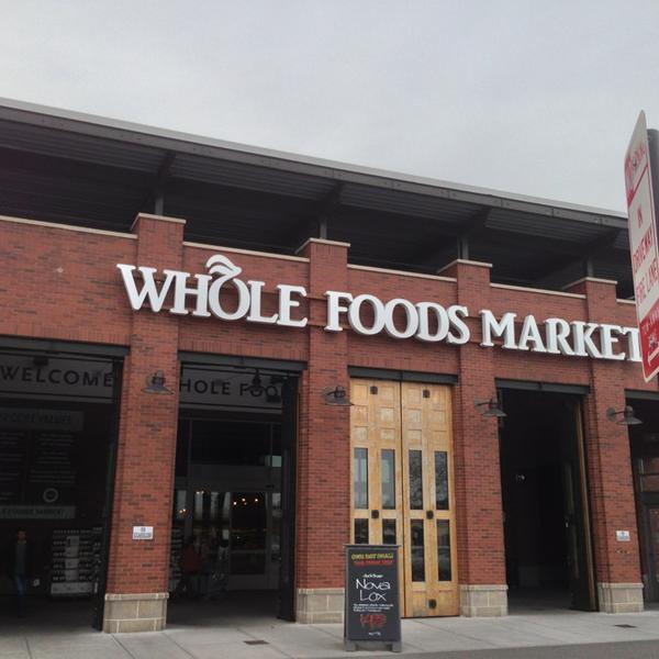 Photo taken at Whole Foods Market by Ted A. on 2/25/2013-美国弗吉尼亚州格伦 - 阿伦西广场街11173 Photo taken at Whole Foods Market by Ted A. on 2/25/2013