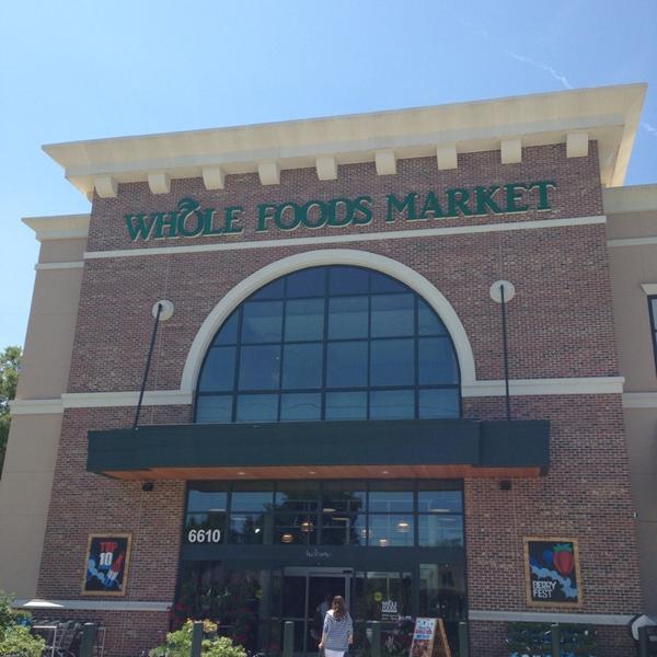 Photo taken at Whole Foods Market by Eve on 5/27/2013-北卡罗来纳州夏洛特费尔维尤路(沙龙路)6610 Photo taken at Whole Foods Market by Eve on 5/27/2013