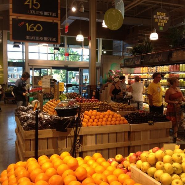 Photo taken at Whole Foods Market by Scott L. on 8/31/2012-北卡罗来纳州夏洛特费尔维尤路(沙龙路)6610 Photo taken at Whole Foods Market by Scott L. on 8/31/2012