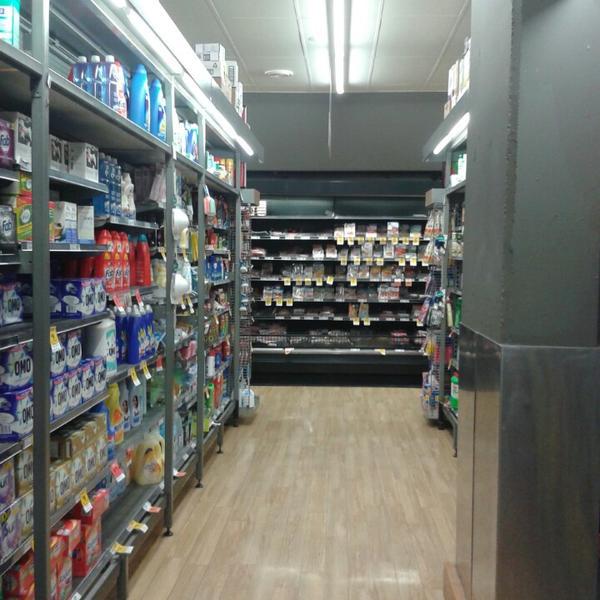 Photo taken at Woolworths by Sean S. on 11/15/2013-新南威尔士州2034库吉区库吉湾路(布鲁克街) Photo taken at Woolworths by Sean S. on 11/15/2013