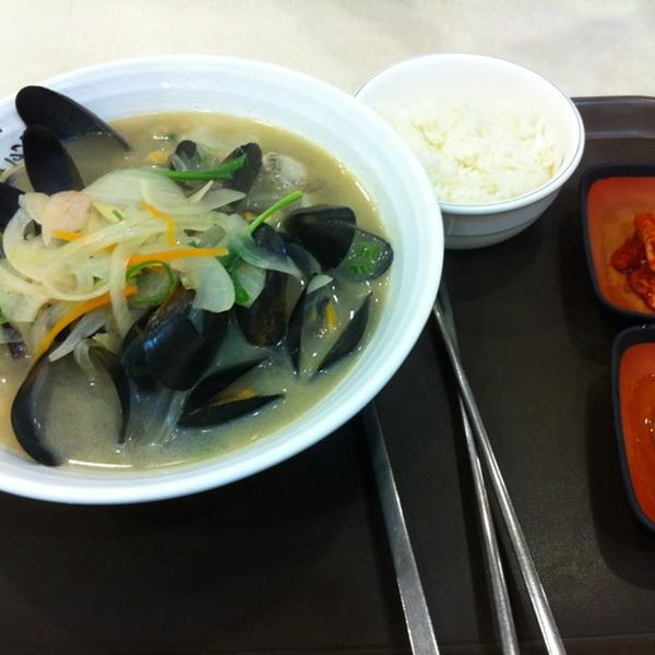 Photo taken at 홈플러스 (Home Plus) by BluetPark on 11/17/2012-全北全州完山区170号 Photo taken at 홈플러스 (Home Plus) by BluetPark on 11/17/2012