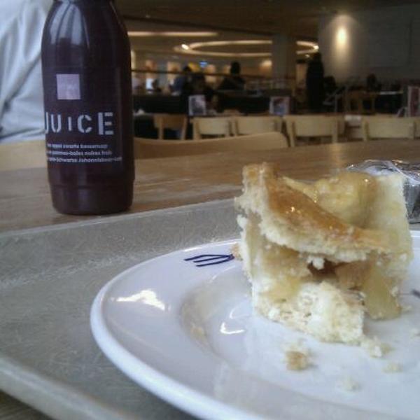 Photo taken at HEMA by Willem v. on 5/26/2011-荷兰南荷兰省鹿特丹市中心广场2号 Photo taken at HEMA by Willem v. on 5/26/2011