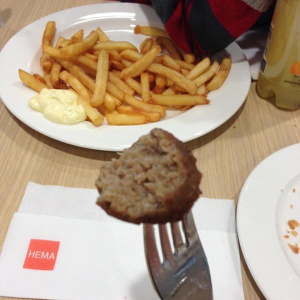 Photo taken at HEMA by Kit K. on 12/1/2012-荷兰南荷兰省鹿特丹市中心广场2号 Photo taken at HEMA by Kit K. on 12/1/2012