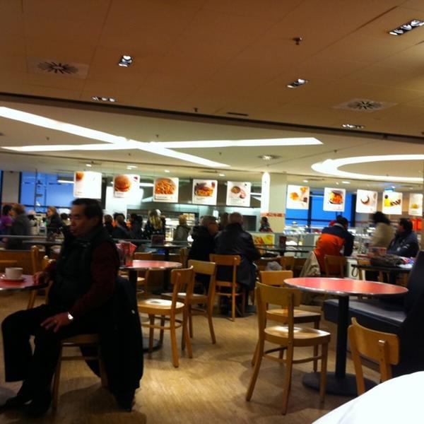 Photo taken at HEMA by Laysa L. on 1/11/2011-荷兰南荷兰省鹿特丹市中心广场2号 Photo taken at HEMA by Laysa L. on 1/11/2011