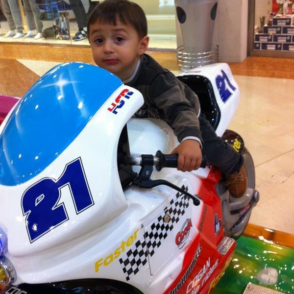 Photo taken at Auchan by Rossella F. on 11/28/2012-意大利普利亚梅萨涅阿皮亚7号国道10公里处 Photo taken at Auchan by Rossella F. on 11/28/2012