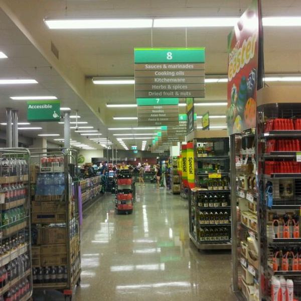 Photo taken at Woolworths by Amit P. on 3/25/2012-澳大利亚昆士兰州布里斯班皇后街259 Photo taken at Woolworths by Amit P. on 3/25/2012