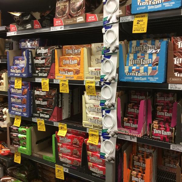 Photo taken at Woolworths by 冬梅 R. on 9/28/2014-澳大利亚昆士兰州布里斯班皇后街259 Photo taken at Woolworths by 冬梅 R. on 9/28/2014