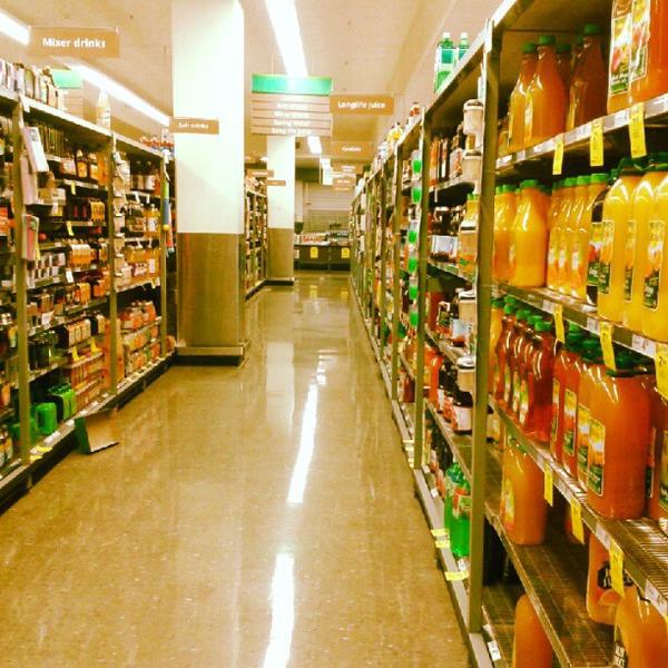 Photo taken at Woolworths by Fernando Douglas T. on 7/11/2012-澳大利亚昆士兰州布里斯班皇后街259 Photo taken at Woolworths by Fernando Douglas T. on 7/11/2012