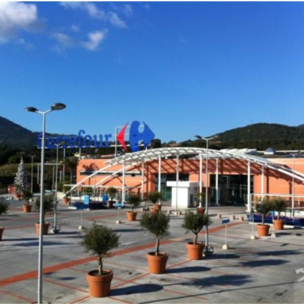 Carrefour 法国下诺曼底阿雅克肖费奥赛罗圆形广场