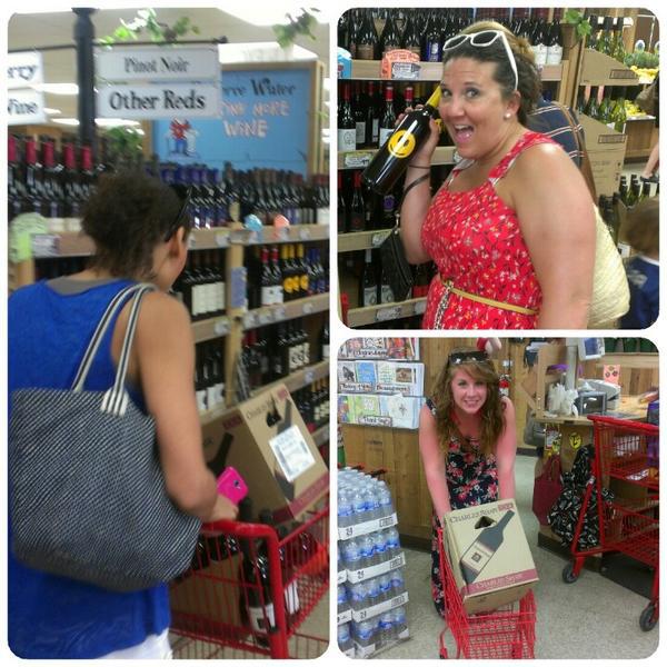 Photo taken at Trader Joe's by Brandon W. on 7/4/2012-美国弗吉尼亚州亚历山德里亚圣亚萨北街612 Photo taken at Trader Joe's by Brandon W. on 7/4/2012