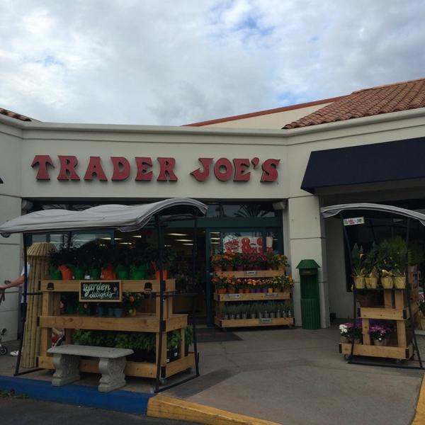 Photo taken at Trader Joe's by Tetsuo Y. on 9/10/2014