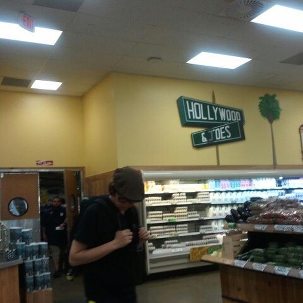 Photo taken at Trader Joe's by Kelli D. on 7/6/2013-美国加利福尼亚州洛杉矶藤街1600 Photo taken at Trader Joe's by Kelli D. on 7/6/2013