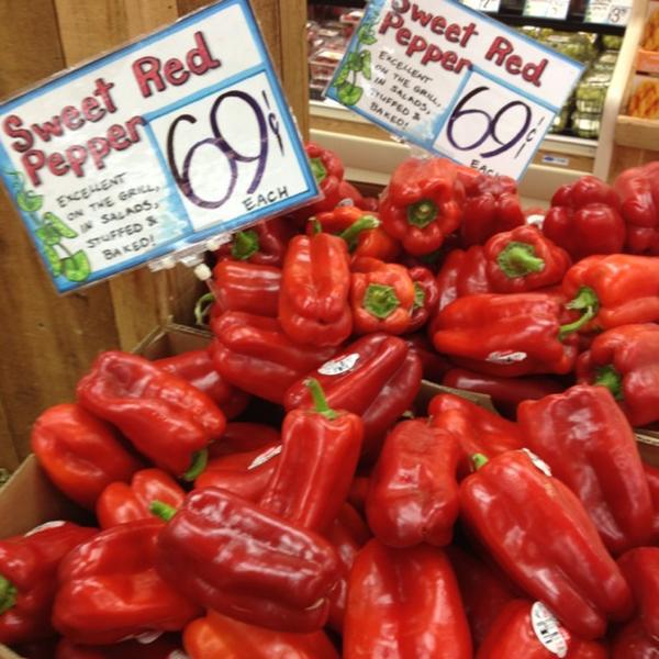 Photo taken at Trader Joe's by Amelia P. on 8/11/2012-佐治亚州亚特兰大梦露博士东北931(在第八街东北) Photo taken at Trader Joe's by Amelia P. on 8/11/2012
