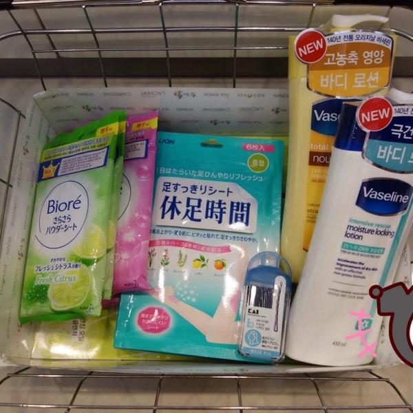 Photo taken at 올리브영 (OLIVE YOUNG) by simply LANG™ on 8/22/2014