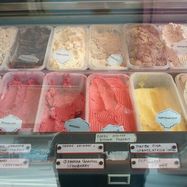 Photo taken at Παγωτά Alfa by Dimi on 4/28/2013